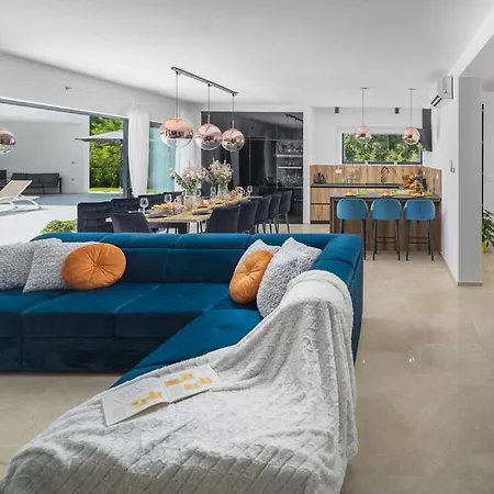 Lap Villa